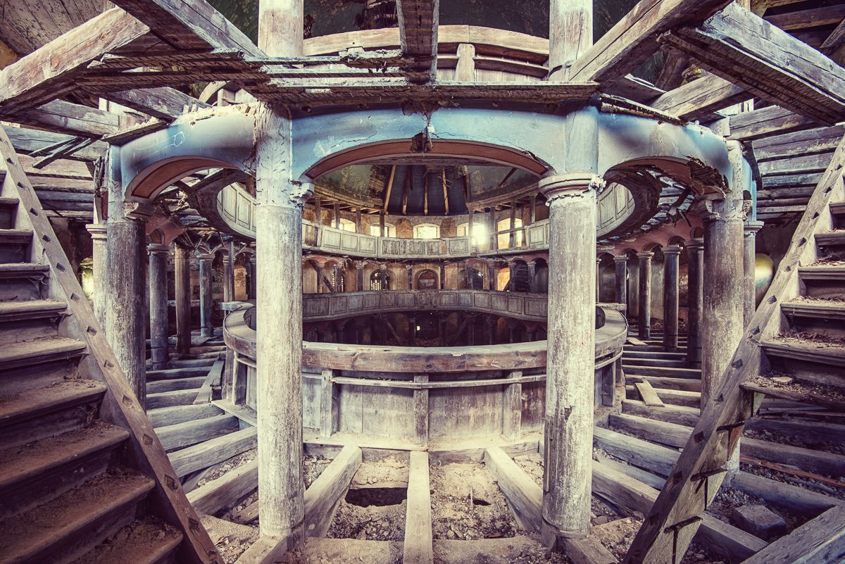 Kaplica by Gina Soden